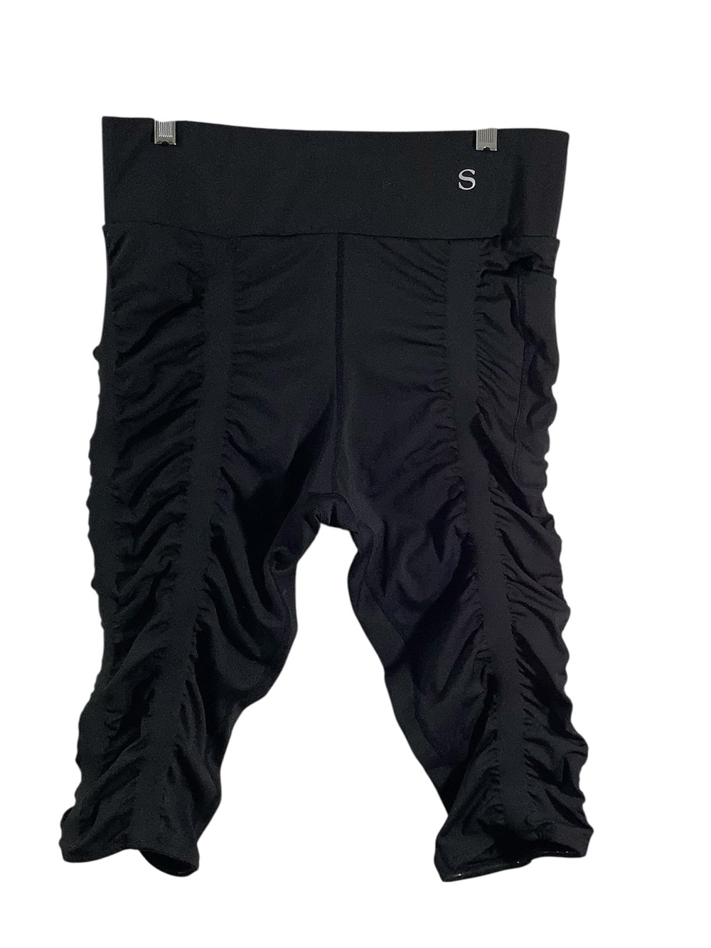Skinnify Black Ruched Capri Leggings -